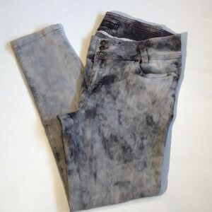 3/10 Forever 21 Plus Tie Dye Skinny Jeans Gray